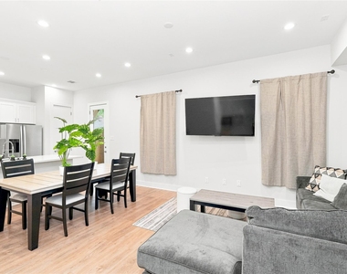 835 Dorchester Street - Photo Thumbnail 1