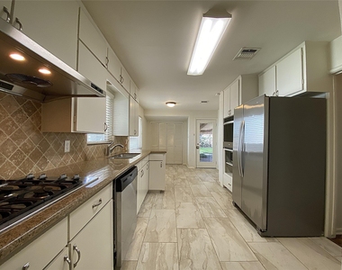 3207 Banbury Place - Photo Thumbnail 6