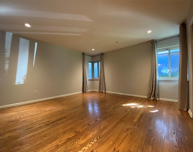 3207 Banbury Place - Photo Thumbnail 17