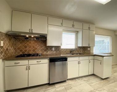 3207 Banbury Place - Photo Thumbnail 8