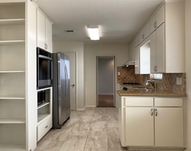 3207 Banbury Place - Photo Thumbnail 9