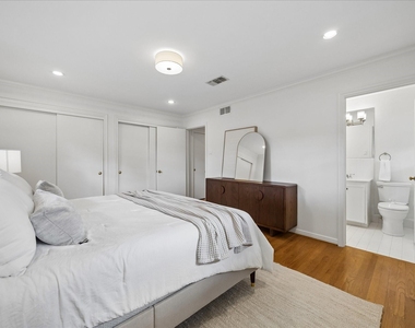 7623 Meadowvale Drive - Photo Thumbnail 16