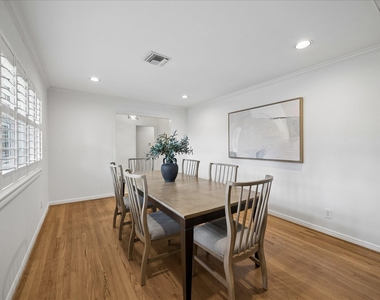 7623 Meadowvale Drive - Photo Thumbnail 8