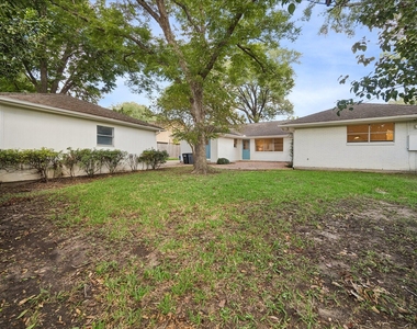 7623 Meadowvale Drive - Photo Thumbnail 26