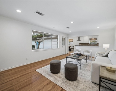 7623 Meadowvale Drive - Photo Thumbnail 3