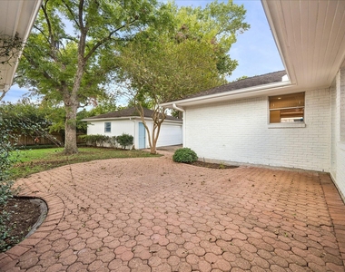 7623 Meadowvale Drive - Photo Thumbnail 24