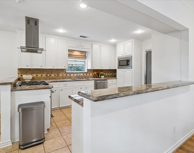 7623 Meadowvale Drive - Photo Thumbnail 15