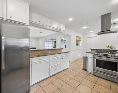7623 Meadowvale Drive - Photo Thumbnail 4