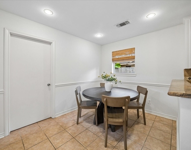 7623 Meadowvale Drive - Photo Thumbnail 14