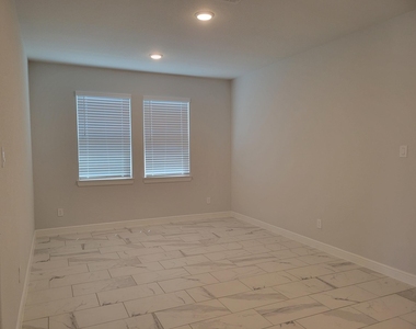 10342 Aldrin Drive - Photo Thumbnail 13