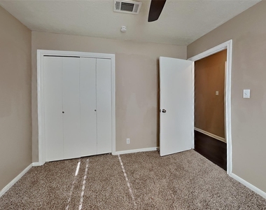 11218 Angelique Drive - Photo Thumbnail 13