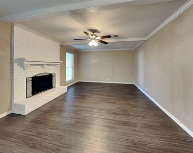 11218 Angelique Drive - Photo Thumbnail 2