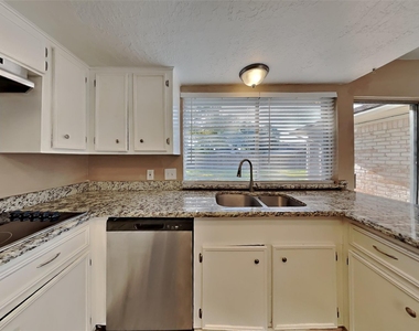 11218 Angelique Drive - Photo Thumbnail 4