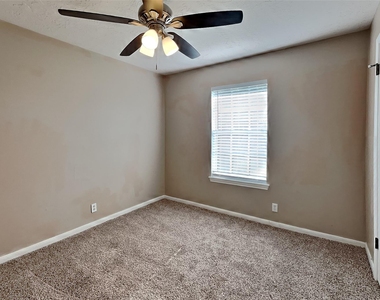 11218 Angelique Drive - Photo Thumbnail 10