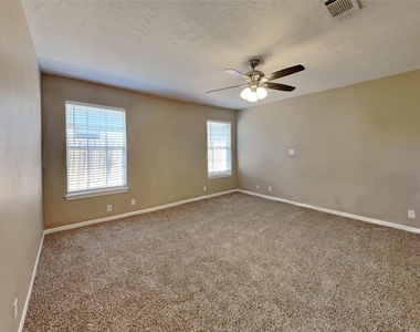 11218 Angelique Drive - Photo Thumbnail 7
