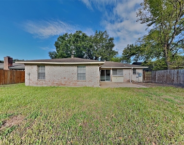 11218 Angelique Drive - Photo Thumbnail 17