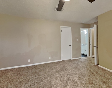 11218 Angelique Drive - Photo Thumbnail 6