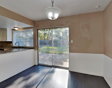 11218 Angelique Drive - Photo Thumbnail 5