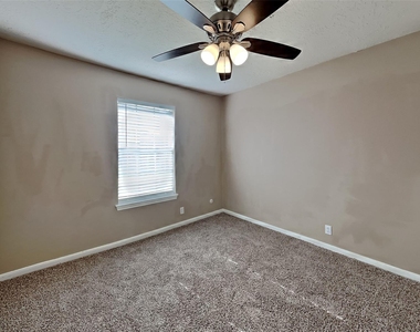 11218 Angelique Drive - Photo Thumbnail 12