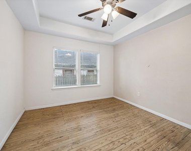 4801 Avenue H - Photo Thumbnail 12