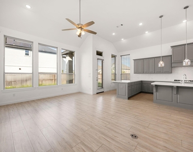7315 Camden Crestwood Way - Photo Thumbnail 3