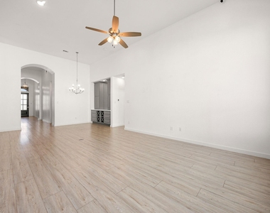 7315 Camden Crestwood Way - Photo Thumbnail 7