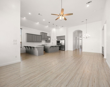 7315 Camden Crestwood Way - Photo Thumbnail 9