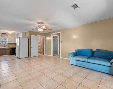 7108 E Hunter Drive - Photo Thumbnail 6