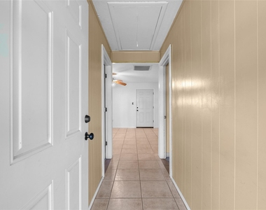 7108 E Hunter Drive - Photo Thumbnail 4