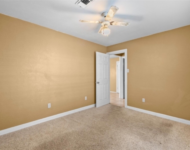 7108 E Hunter Drive - Photo Thumbnail 16