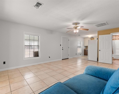 7108 E Hunter Drive - Photo Thumbnail 7