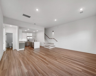 881 Rachel Street - Photo Thumbnail 5
