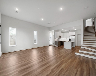 881 Rachel Street - Photo Thumbnail 6