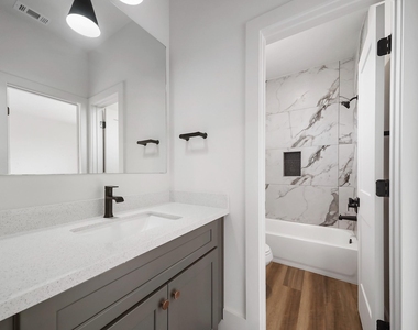 881 Rachel Street - Photo Thumbnail 13