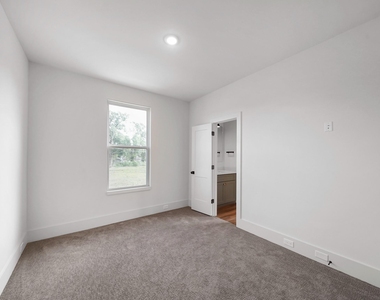 881 Rachel Street - Photo Thumbnail 12
