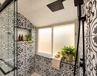 2118 Creston Drive - Photo Thumbnail 18