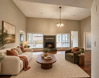 2118 Creston Drive - Photo Thumbnail 3