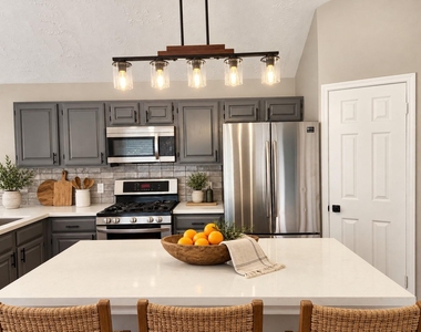 2118 Creston Drive - Photo Thumbnail 7