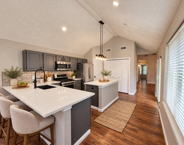 2118 Creston Drive - Photo Thumbnail 5