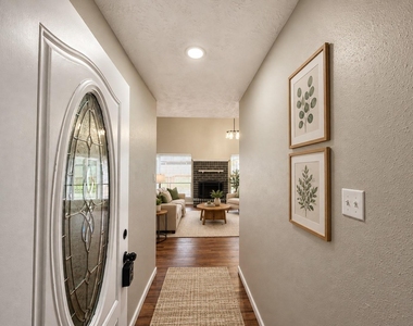 2118 Creston Drive - Photo Thumbnail 2