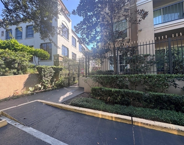 3231 Allen Parkway - Photo Thumbnail 16