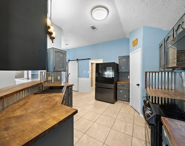 634 Spring Breeze Street - Photo Thumbnail 2