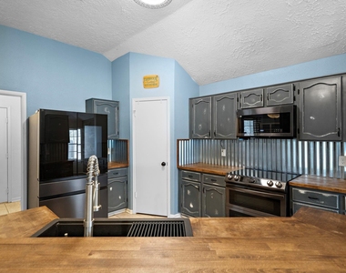 634 Spring Breeze Street - Photo Thumbnail 15