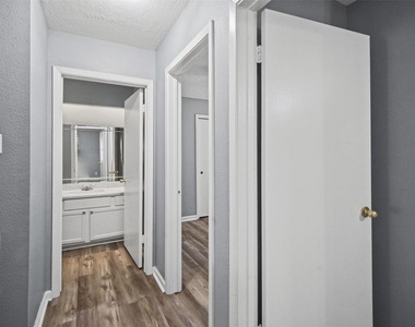 1323 Castle Glen Drive - Photo Thumbnail 24