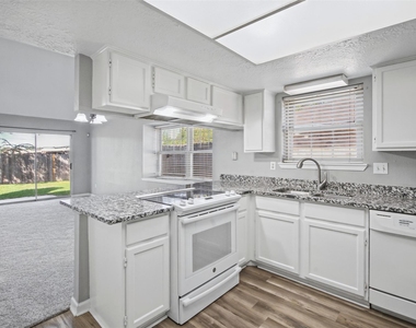 1323 Castle Glen Drive - Photo Thumbnail 13