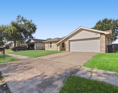 1323 Castle Glen Drive - Photo Thumbnail 1