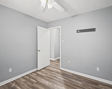 1323 Castle Glen Drive - Photo Thumbnail 21