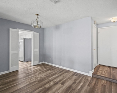 1323 Castle Glen Drive - Photo Thumbnail 15