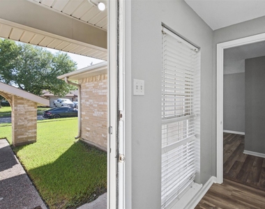 1323 Castle Glen Drive - Photo Thumbnail 7