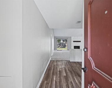 1323 Castle Glen Drive - Photo Thumbnail 5